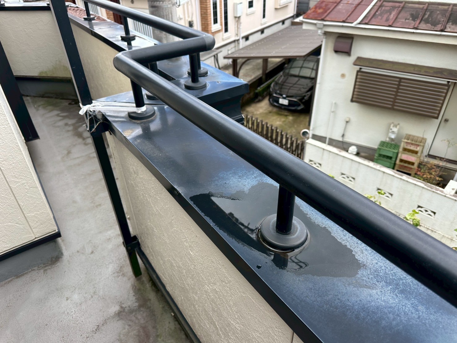 茨城県取手市にて雨漏り修理〈ベランダ笠木からの雨漏り〉の施工前写真