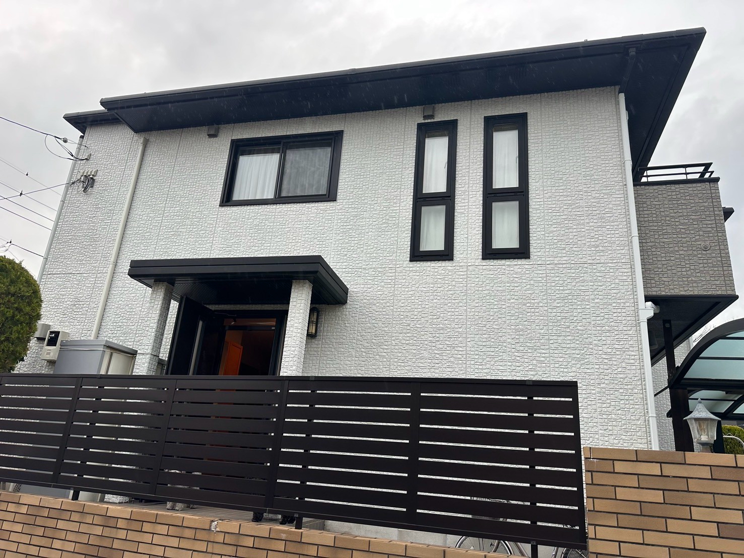 茨城県取手市にて外壁塗装・屋根修理〈スーパーガルテクトで屋根カバー 〉の施工前写真